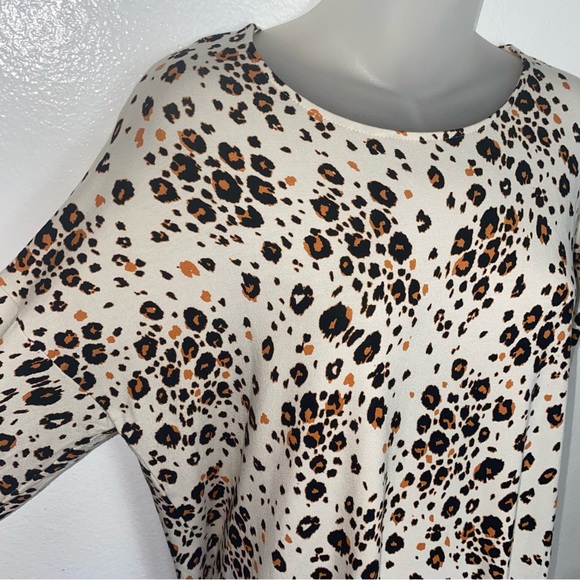 Chicos cheetah print white tunic length top size medium - Picture 3 of 6